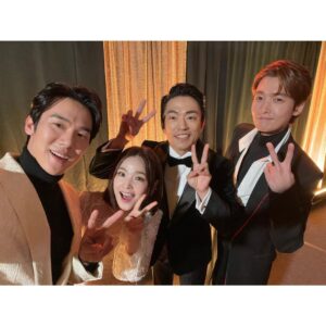 Yoo Yeon-seok Instagram - 새해에 건강하게 #슬기로운의사생활시즌2 로 만나요😍 #2020mama #슬기로운의사생활