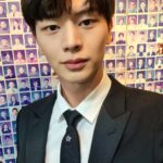 Yook Sung-jae Instagram - #금수저 #드라마금수저 #막촬 갤럭시 금수저 이모티콘 만들어주세요...🥄🥲