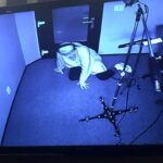 Yook Sung-jae Instagram - 뭍 고음 녹음하다 힘들어서 철푸덕.... (오늘 연예대상 나와요...!)