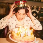 Yook Sung-jae Instagram - 안녕하세요 성재입니다. 우선!어제 저의 생일을 축하해주신 모든 멜로디 여러분 너무너무 감사드립니다!(sns,생일광고,이벤트 등 다 찾아봤어요!!^^) 어떻게 이야기를 꺼내야할지 고민하다가 너무 깊은 고민과 생각과는 거리가 멀기에 조금이라도 먼저 직접 얘기하는게 맞을것같아서 글을 올립니다. 많이들 놀라시겠지만 5월11일부로 군입대를 결정하게 되었습니다! 갑작스런 통보에 놀라신 분들도 계실거고 걱정하시는 분들도 많이 계시겠지만, 지금까지 멜로디분들이 이뻐해주신것만 봐도 나는 어딜가도 이쁨받을수있고 씩씩하게 지낼수있겠구나!라는 자신감이 생겨서 전혀 걱정도 없고!!! 맘 편히 다녀올수 있을것 같습니다!ㅎ 연이은 비투비멤버들의 군입대에 어쩔수없는 공백기가 생기지만 우리 멜로디분들이 기다려주시니까 저희 비투비는 더더욱 다시 만날 날만을 꿈꾸며 힘내고 있습니다!! 이제 며칠남지 않았지만 가기전에 꼭 멜로디들과 소통할수있는 라방도 하구, 슬슬 맏형들도 나오고, 쌍갑포차도 곧 방영될 예정이니 조금만 참고 기다려주시면 금방 비투비 멜로디 다같이 볼날이 오겠죠!! 지금까지도 항상 너무 고맙고, 앞으로도 많은 응원 부탁드리겠습니다!! 더욱 멋진 모습으로 여러분에게 나타날 그날까지 건강하고 행복한 하루하루 보내고 있기를 바라며 6성재가.