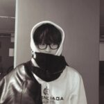 Yook Sung-jae Instagram - 기획팀 열일하는거 알아줘야 돼 😆