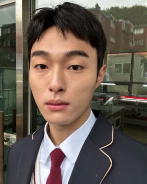 Yoon Chan-young Instagram - 송이헌💙 #조폭인내가고등학생이되었습니다