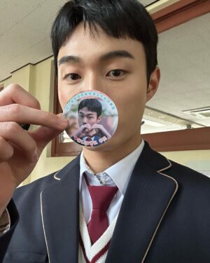 Yoon Chan-young Instagram - 송이헌💙 #조폭인내가고등학생이되었습니다