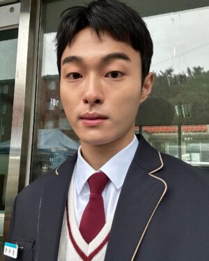 Yoon Chan-young Instagram - 송이헌💙 #조폭인내가고등학생이되었습니다