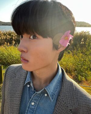Yoon Chan-young Instagram - 새해 복 많이 받아요
Happy new year! 💐