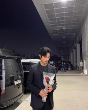 Yoon Chan-young Instagram - 2022 APAN Star Awards에서 신인상을 받았습니다. 지금우리학교는을 사랑해주신 분들께 감사드립니다. 
온조와 함께 상을 받아 더욱 뜻깊은 것 같아요.
지금우리학교는을 촬영하면서 너무 즐거웠습니다. 팬더믹으로 촬영 이후 종방연도 못했던게 아쉬워요. 같이 촬영했던 스텝분들 배우분들 보고싶습니다 많이

@apanstarawards_official