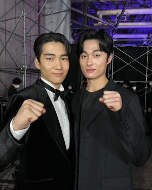 Yoon Chan-young Instagram - 2022 APAN Star Awards에서 신인상을 받았습니다. 지금우리학교는을 사랑해주신 분들께 감사드립니다. 
온조와 함께 상을 받아 더욱 뜻깊은 것 같아요.
지금우리학교는을 촬영하면서 너무 즐거웠습니다. 팬더믹으로 촬영 이후 종방연도 못했던게 아쉬워요. 같이 촬영했던 스텝분들 배우분들 보고싶습니다 많이

@apanstarawards_official