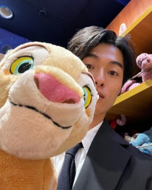 Yoon Chan-young Instagram - ❤️🧡💛💛💚💙💜🖤🤍
