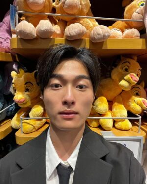 Yoon Chan-young Instagram - ❤️🧡💛💛💚💙💜🖤🤍