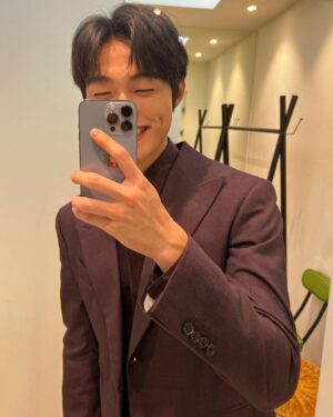 Yoon Chan-young Instagram - 2022 뉴시스 한류엑스포 값진 상 감사합니다 ‘지금 우리 학교는’을 사랑해주시는 모든 팬분들 그리고 저를 응원해 주시는 분들 너무 감사드립니다 
더욱 진실되고 최선의 모습 보여드리도록 꾸준히 노력해 나아가겠습니다
모두들 감사합니다 언제나