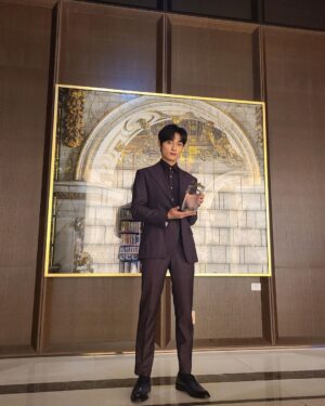 Yoon Chan-young Instagram - 2022 뉴시스 한류엑스포 값진 상 감사합니다 ‘지금 우리 학교는’을 사랑해주시는 모든 팬분들 그리고 저를 응원해 주시는 분들 너무 감사드립니다 
더욱 진실되고 최선의 모습 보여드리도록 꾸준히 노력해 나아가겠습니다
모두들 감사합니다 언제나