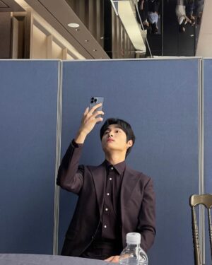 Yoon Chan-young Instagram - 2022 뉴시스 한류엑스포 값진 상 감사합니다 ‘지금 우리 학교는’을 사랑해주시는 모든 팬분들 그리고 저를 응원해 주시는 분들 너무 감사드립니다 
더욱 진실되고 최선의 모습 보여드리도록 꾸준히 노력해 나아가겠습니다
모두들 감사합니다 언제나