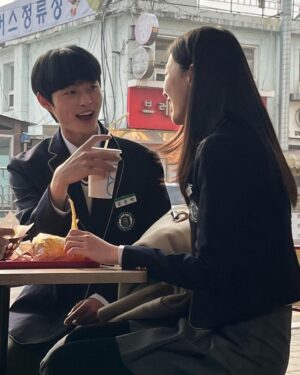 Yoon Chan-young Instagram - 소년비행 2가 공개되었습니다! 시즌에서 봐요 ☺️
@seezn_official @playlist_studio