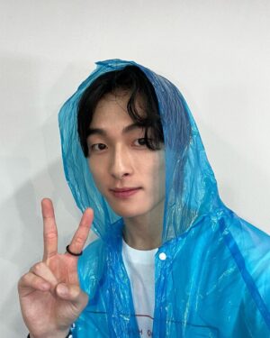 Yoon Chan-young Instagram - 한양대 축제 
@hy_stu @hubs.official 🔵