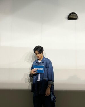 Yoon Chan-young Instagram - 한양대 축제 
@hy_stu @hubs.official 🔵