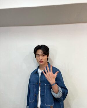 Yoon Chan-young Instagram - 한양대 축제 
@hy_stu @hubs.official 🔵