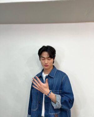 Yoon Chan-young Instagram - 한양대 축제 
@hy_stu @hubs.official 🔵