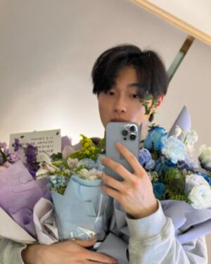 Yoon Chan-young Instagram - 내가 오늘 제일 행복한 사람이다!

제 스물두살 생일을 축하해주신 모든 분들께 너무나 감사드립니다 건강하고 행복하세요 사랑해요 ❤️