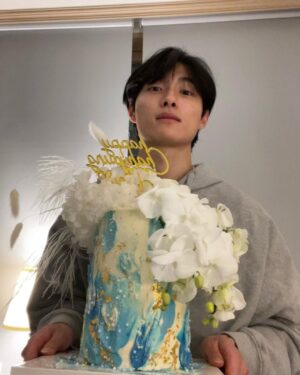 Yoon Chan-young Instagram - 내가 오늘 제일 행복한 사람이다!

제 스물두살 생일을 축하해주신 모든 분들께 너무나 감사드립니다 건강하고 행복하세요 사랑해요 ❤️