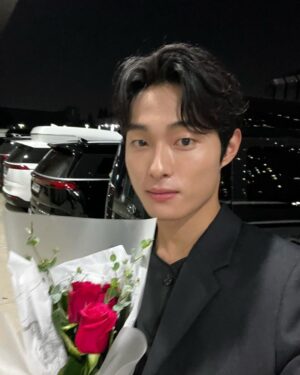Yoon Chan-young Instagram - 2022 APAN Star Awards에서 신인상을 받았습니다. 지금우리학교는을 사랑해주신 분들께 감사드립니다. 
온조와 함께 상을 받아 더욱 뜻깊은 것 같아요.
지금우리학교는을 촬영하면서 너무 즐거웠습니다. 팬더믹으로 촬영 이후 종방연도 못했던게 아쉬워요. 같이 촬영했던 스텝분들 배우분들 보고싶습니다 많이

@apanstarawards_official