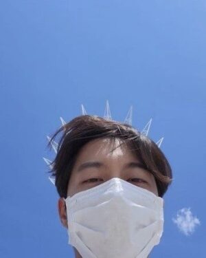 Yoon Doo-joon Instagram - 오늘 저녁7시에 오랜만에 방랑자 업로드합니다!!
기대는 하지 말아주시고 오후 9시에 시즌에서 요섭이가 진행하는 마이플레이리스트를 기대해주세요!