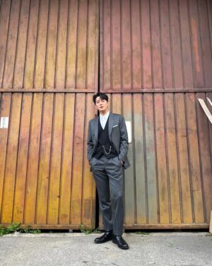 Yoon Doo-joon Instagram - 다들 건강하게 잘지내고 계신가요??! 

저는 오랜만에 운동도 열심히 하면서 잘지내고 있습니다! 

이번주도 다들 건강하고 행복하게 보냅시다!!!!!