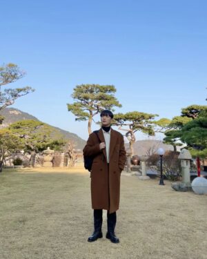 Yoon Doo-joon Instagram - 오늘은 많이 늦었지요! 아침부터 정신이 없네요!!! 곧 있을 티켓팅 화이팅!!! 모두들 원하는 자리 얻길 바라요!!!!