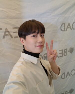 Yoon Doo-joon Instagram - 다들 건강하게 잘 지내고 계신가요?!
활동 끝난지 벌써 2주가 됐다는게 믿기지가 않습니다.....
다들 이번 주도 건강하게 보내시고 화이팅입니다!!!!!