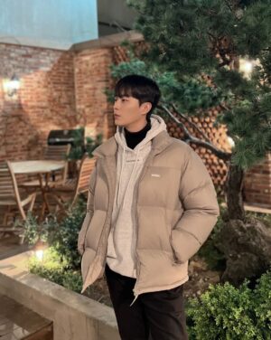Yoon Doo-joon Instagram - 다음 주가 아마도 촬영장에서 올리는 마지막 게시물일듯?!
진짜 거의 다 왔어요 조금만 힘을 주세요!!!!!

일주일동안 요섭이 고생했고 기광이 어서오고~~ 
바쁜동니도 이번 주 화이팅 여러분들이 젤 화이팅
하세요 으랏차!!!