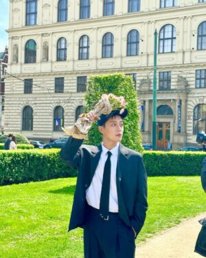 Yoon Doo-joon Instagram - 이번주는 이곳저곳에서 인사드리겠네요! 비 많이 오니까 우산 꼭 챙기시고 건강하고 행복한 한 주 보내봅시다!☺️☺️