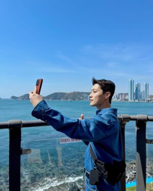 Yoon Doo-joon Instagram - 모두 아프지말고 건강한 한 주 보냅시다!