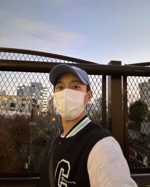 Yoon Doo-joon Instagram - 하이로그 오사카 기념 일본사진 앨범털이! 이번주도 화이팅입니다!!!!👍👍👍