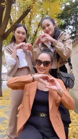 Yuanita Christiani Instagram - Seoul day 3 🫶🏻
Berhasil menjebak 2 orang ini ikut bikin reels ini haahaa