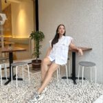 Yuanita Christiani Instagram - Good days start with coffee and you😉☕️ . Top @ariellainstyle