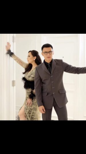 Yuanita Christiani Instagram - Tentukan pilihanmu sekarang😎Gimana bu manager bandit gak nih kita🤣?@sianniekheng @mrssitohang
