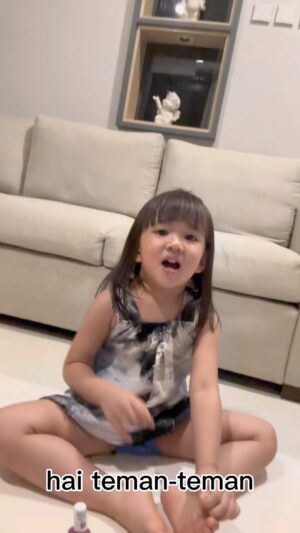 Yuanita Christiani Instagram - Semoga tutorial ini bermanfaat yah. Jangan lupa bunyikan KONCENGNYA! #3yearsold