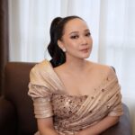 Yuanita Christiani Instagram - trust the timing of your life ✨ . Gown @cynthiatan__ brushed @karenshenna.makeup hair @michellocks