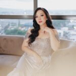 Yuanita Christiani Instagram - My first gig of 2023. Hello malang😍 Happy Wedding to beloved couple Hendra & Jessica. Thanks for having me🙏🏻 #henjesstome . Dress @bypriscaadelina Brushed @zevalevielmakeup Malang, Jawa Timur, Indonesia