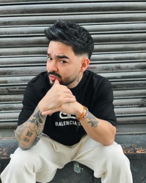 Yudi Tamashiro Instagram - Cabelo e barba pronto para gravação de amanhã do clip do meu amor @eumila aiaiaiai 😬 não vejo a hora de poder compartilhar a música e clip com vocês ❤️

Corte: @chbarber 💈