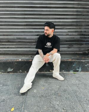 Yudi Tamashiro Instagram - Cabelo e barba pronto para gravação de amanhã do clip do meu amor @eumila aiaiaiai 😬 não vejo a hora de poder compartilhar a música e clip com vocês ❤️

Corte: @chbarber 💈