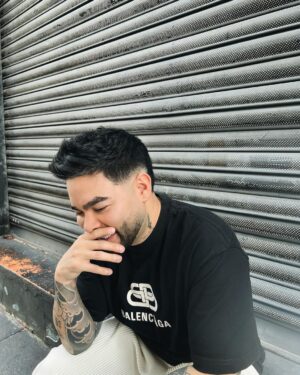 Yudi Tamashiro Instagram - Cabelo e barba pronto para gravação de amanhã do clip do meu amor @eumila aiaiaiai 😬 não vejo a hora de poder compartilhar a música e clip com vocês ❤️

Corte: @chbarber 💈