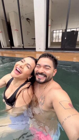 Yudi Tamashiro Instagram - A CASA TÁ PRONTA??? 

Bora aproveitar a nossa piscina que ficou maravilhosa com as pedras da @tajrevestimentos @polomarmores 🌊
