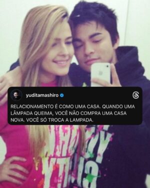Yudi Tamashiro Instagram - NÃO DESISTA, POIS JÁ TROCAMOS MUITAS LÂMPADAS JUNTOS E HOJE VEMOS QUE VALEU A PENA PERSISTIR NAQUILO QUE O SENHOR PLANEJOU PARA NOSSAS VIDAS. ❤️

VOCÊ ACREDITA NO AMOR???