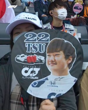 Yuki Tsunoda Instagram - No place like home! 🏡🇯🇵 @yukitsunoda0511 takes to Suzuka for his first #JapaneseGP 🤍❤️

#F1 #Tsunoda #Japan
