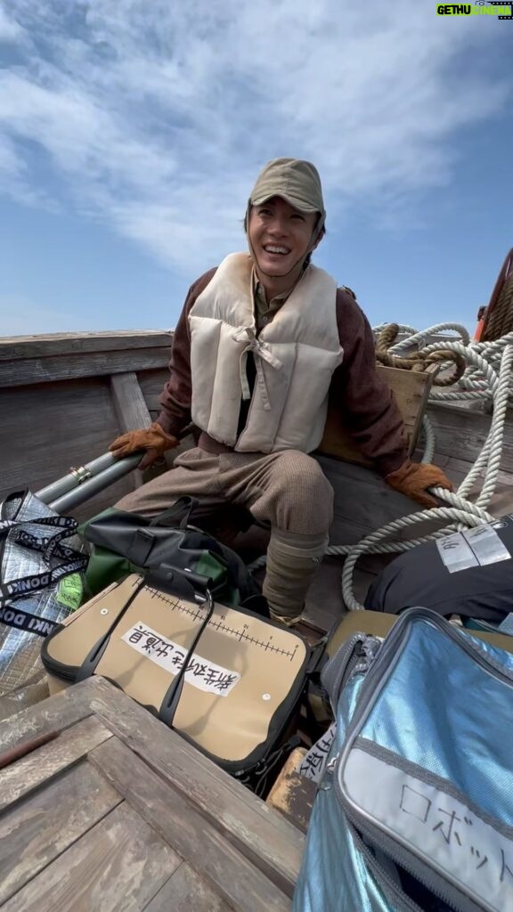 Yuki Yamada Instagram - The sea to Godzilla has to cross the rough waves to go to the shooting location. Thank you 全米で第２位のスタート？ 偉業です #ゴジラ すごい #ゴジラマイナスワン #godzilla #GodzillaMinusOne