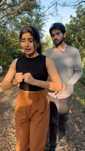 Yukti Kapoor Instagram - Sirf ek cheez hi humein ab karwa sakti hai chupp!
Golgappe...naam toh suna hoga!🤤

@mudit.k.nayyar @yuktiikapoor
