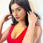 Yukti Kapoor Instagram - 💄 Looking for flawless bridal makeup or glam looks? Look no further! My friend @makeupbyshefalisingh is a gifted makeup artist who can make any look come to life. 🫶 . #MakeupArtist #BridalBeauty #MakeupMagic #BridalGlam #red #fashion #shorthair #makeup
