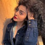 Yukti Kapoor Instagram - . . #curlyhair #denim #magichour