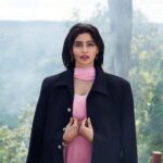 Yukti Kapoor Instagram - KS turns Barbie tonight at 11 in your homes #kehdoontumhein 💓 #kirtishukla #television #actorslife #workingstills 📸 @psycameraman