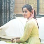 Yukti Kapoor Instagram - Kirti Shukla reporting from the sets of KEH DOON TUMHEIN #kdt ♥️ Monday to Sunday at 11 pm on @starplus #workingstills #setlife #actorslife 📸 @psycameraman MUA @radhe_kashyap_123